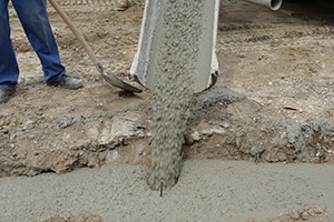 Fundament für die Gartenmauer Streifenfundament selber machen