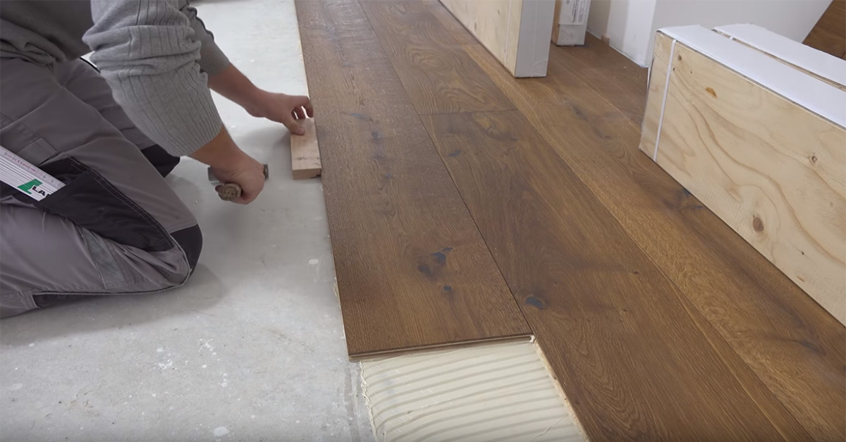 Landhausdielen-Parkett verlegen | Video-Anleitung @ diybook.at