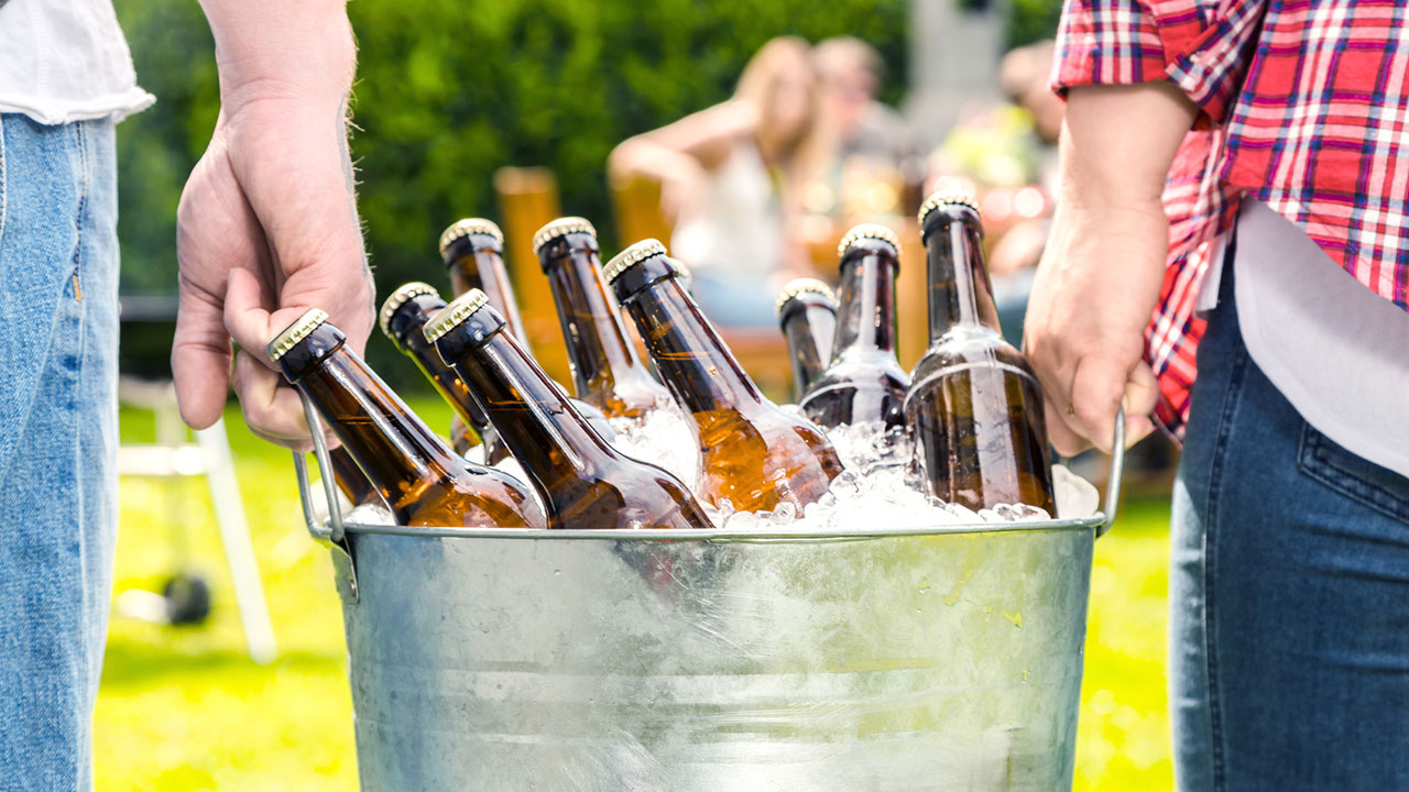 Gartenparty ohne Ende? Wie Nachbarn im Sommer Freunde bleiben in