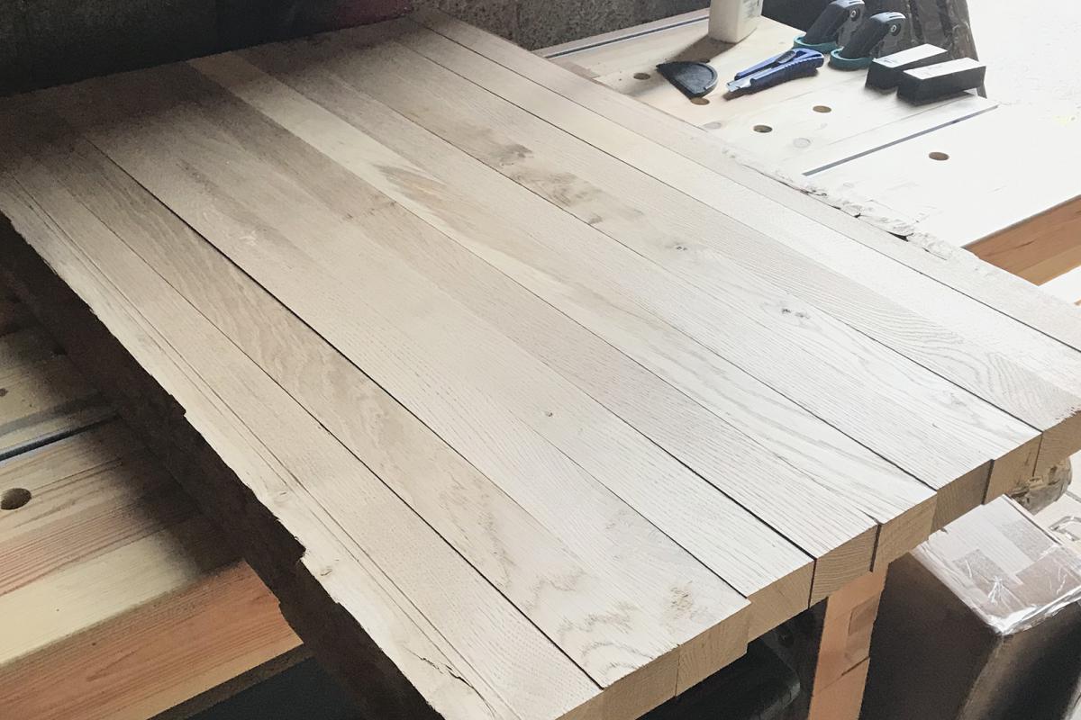 Couchtischplatte aus Eiche mit Baumkante selber bauen Couchtischplatte aus Eiche mit Baumkante selber bauen