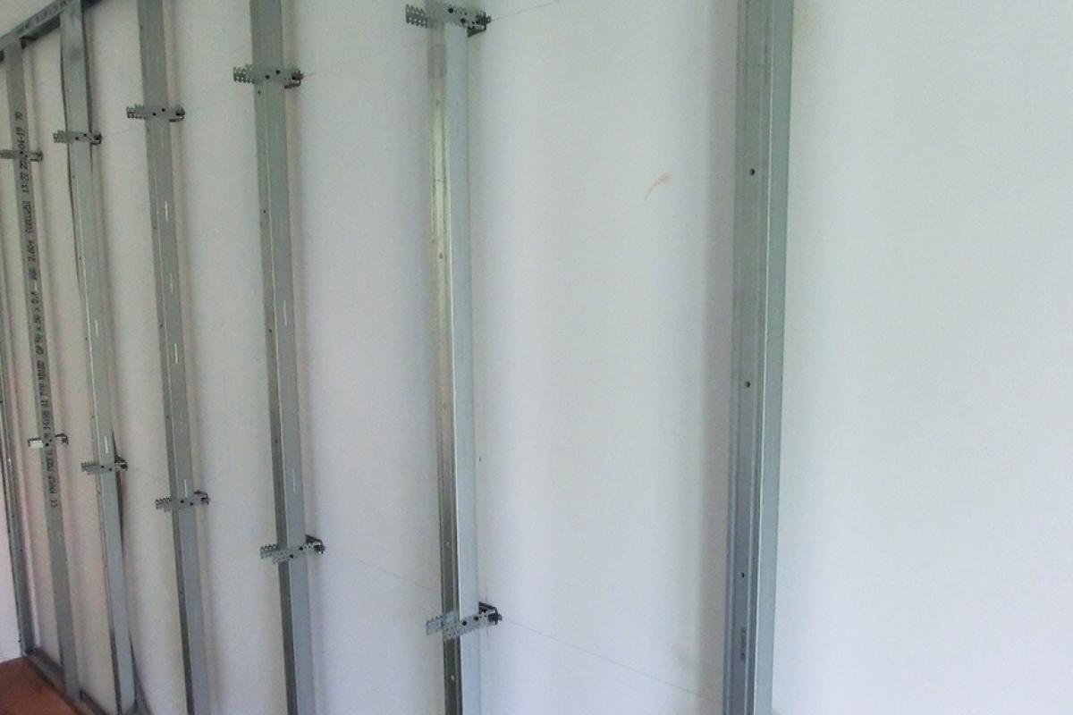 Vorsatzschale als Schallschutz und Installationswand Vorsatzschale als Schallschutz und Installationswand