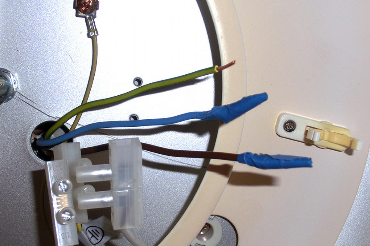 Lampe Anschliessen 4 Kabel 2 Schalter – Caseconrad.com