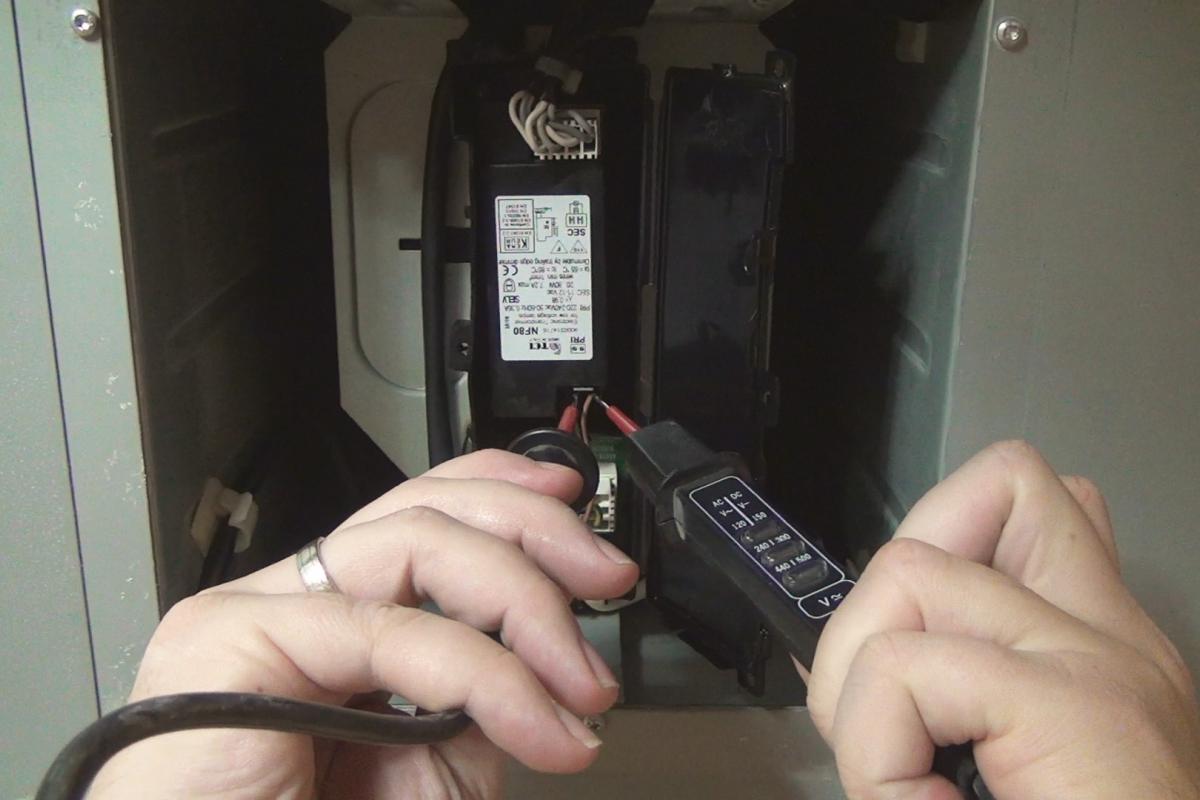 Dunstabzugshaube LED statt Halogen Anleitung @ diybook.at Dunstabzugshaube LED statt Halogen Anleitung @ diybook.at