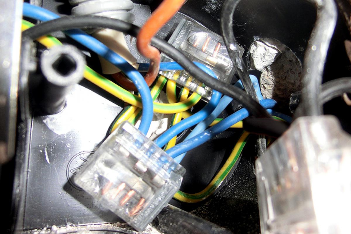 Schalter Einbauen Vorbereitung Eines Elektrischen Rollladens Anleitung Diybook At