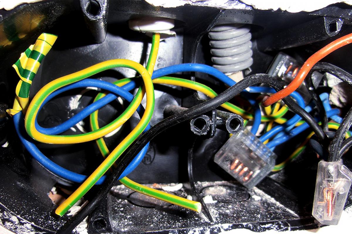 Schalter Einbauen Vorbereitung Eines Elektrischen Rollladens Anleitung Diybook At