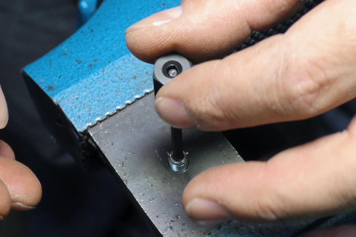 Abgebrochene Schraube Entfernen Profitool Im Einsatz Anleitung Diybook At