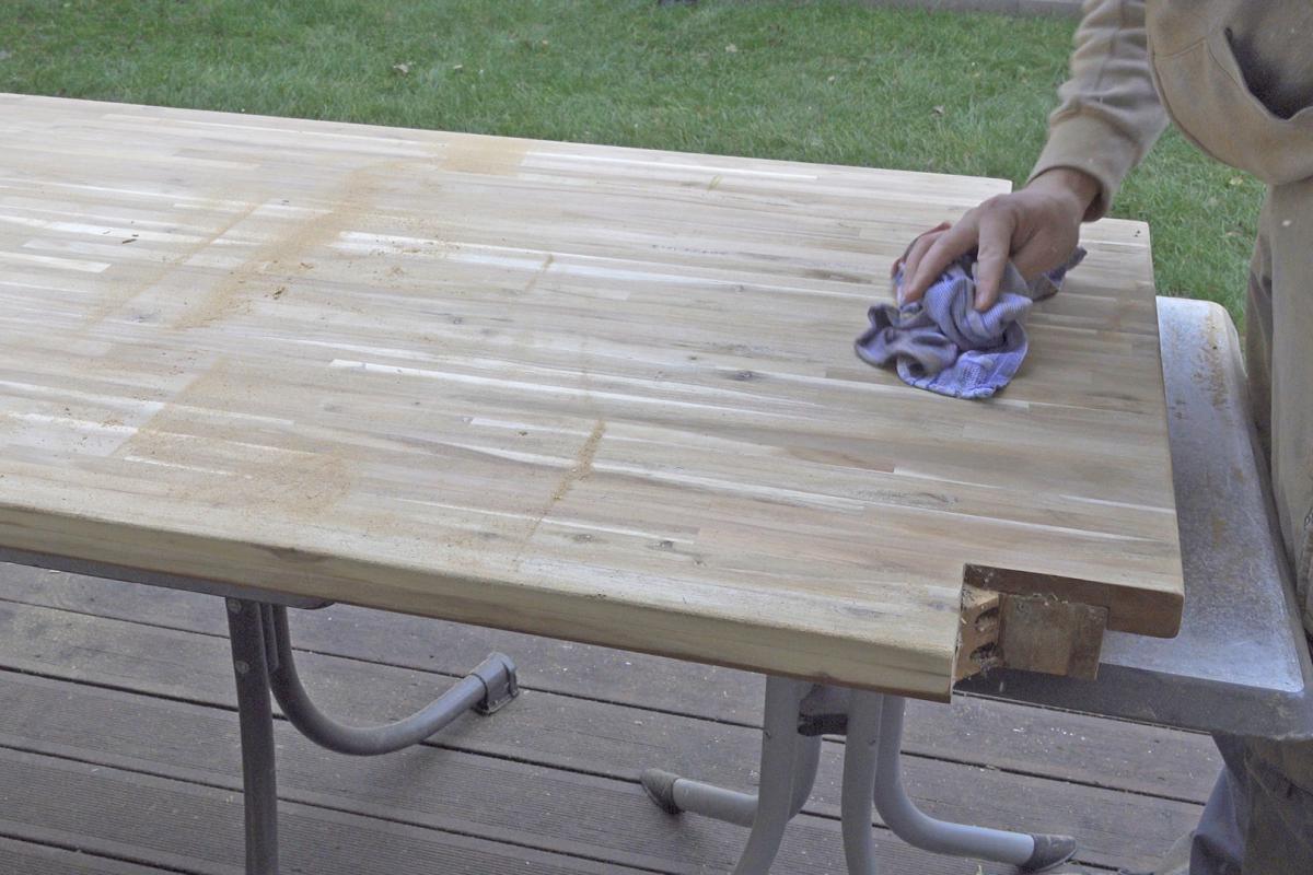 Holztisch abschleifen Anleitung @ diybook.at Holztisch abschleifen Anleitung @ diybook.at