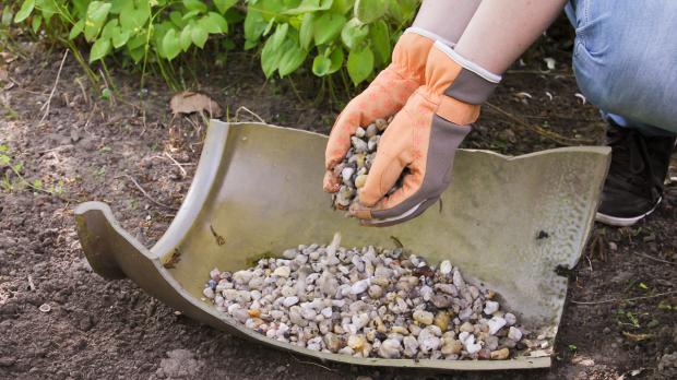 Wasserdurchlässige Grundlage schaffen