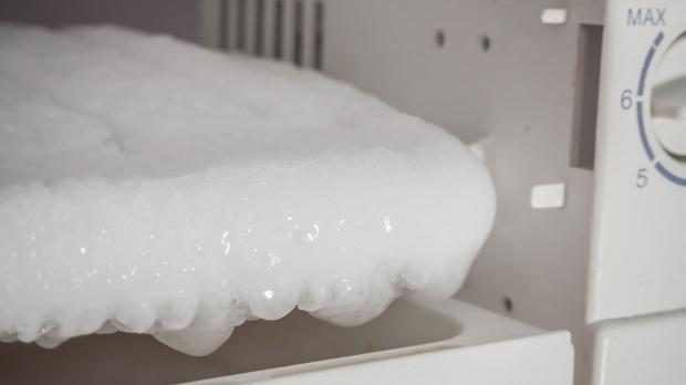 Eisschichtbildung im Kühlschrank