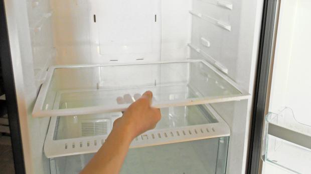 Fächer aus dem Kühlschrank entfernen