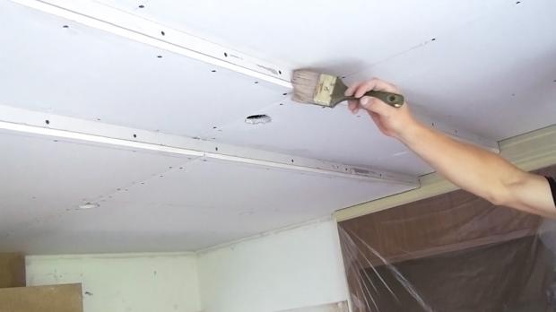 Vorbereitungen vor dem Spachteln der Rigipsdecke Kanten und Stöße Vorbereitungen vor dem Spachteln der Rigipsdecke Kanten und Stöße