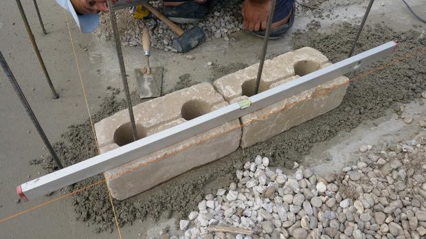 gartenmauer selber bauen - das errichten einer betonsteinmauer gartenmauer selber bauen - das errichten einer betonsteinmauer