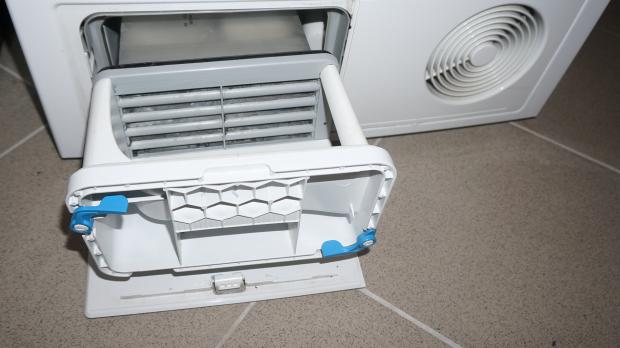 BSH Wäschetrockner: Reinigen des Flusensumpfes light | Anleitung @ diybook.at