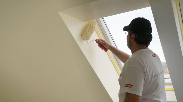 Struktur in der Fensterlaibung herstellen