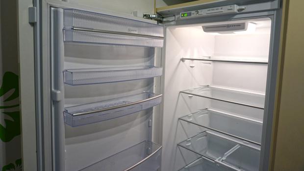 Smeg Kühlschrank Anschlag Wechseln : Kühlschrank scharnier wechseln anleitung @ diybook.at Smeg Kühlschrank Anschlag Wechseln : Kühlschrank scharnier wechseln anleitung @ diybook.at