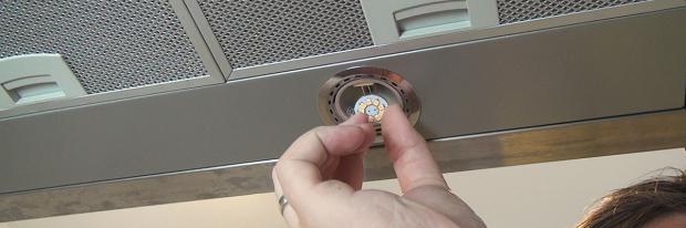 Dunstabzugshaube LED statt Halogen Anleitung @ diybook.at Dunstabzugshaube LED statt Halogen Anleitung @ diybook.at